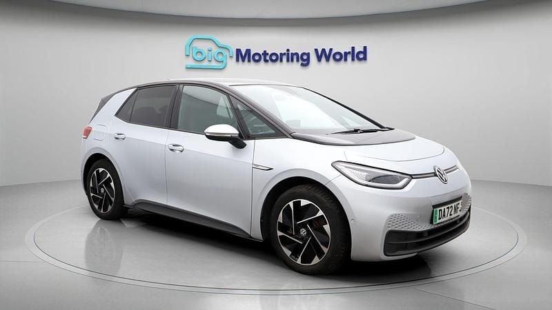 Silver Used 2022 VW ID.3 Pro Hatchback | £16,000 (Fair price) - Image 1/4
