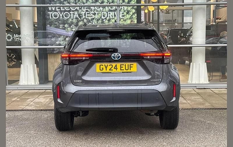 Used Toyota Yaris Cross Design 113 HP (83 kW) 2024 Grey SUV