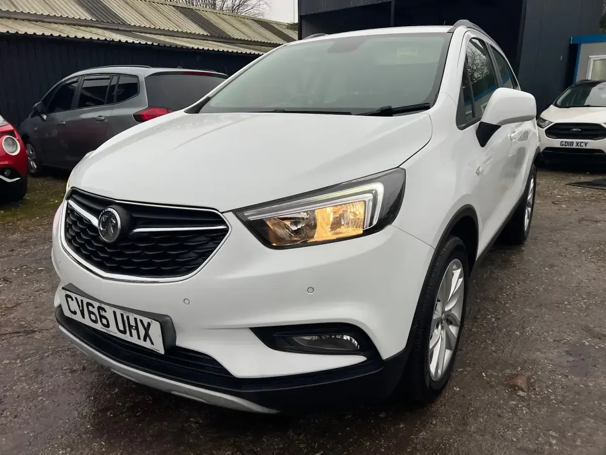 Used Vauxhall Mokka X Active 136 HP (100 kW) 2016 White SUV
