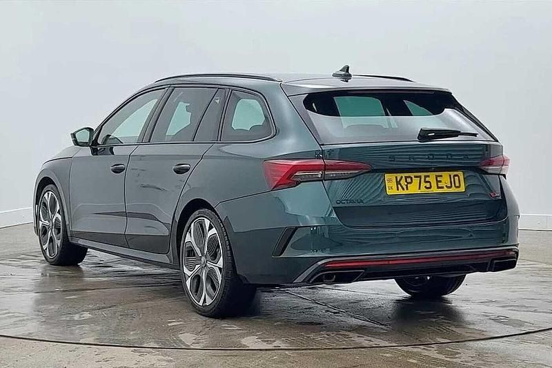 Used Skoda Octavia vRS 195 HP (143 kW) 2025 Royal green metallic Estate