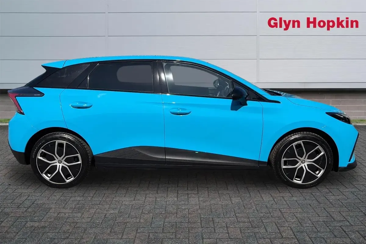 Used MG MG4 EV Trophy 319 kW (435 HP) 2024 Blue Hatchback