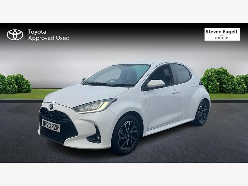 Used Toyota Yaris Hybrid Design 2023 White Hatchback