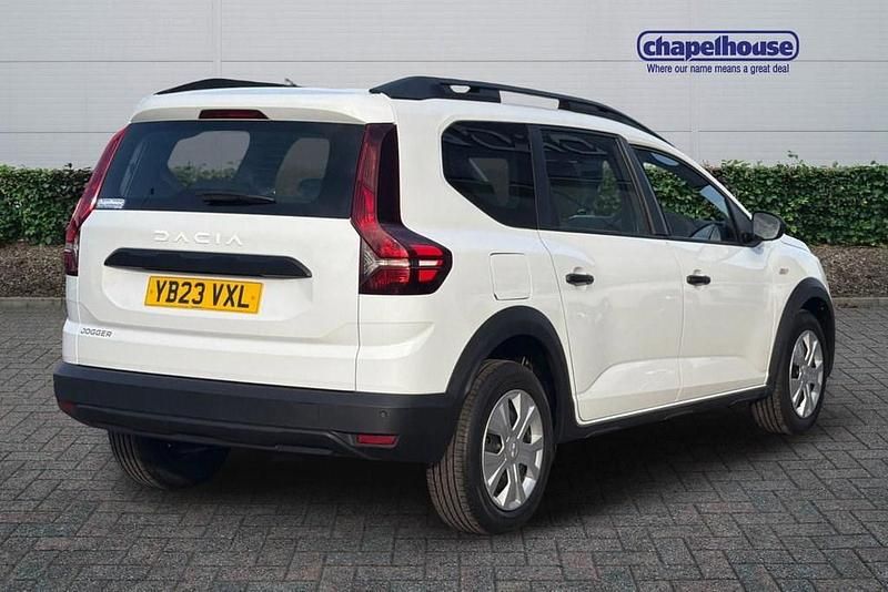 Second-hand Dacia Jogger Essentiel 110 CP (80 kW) 2023 Alb Monovolum