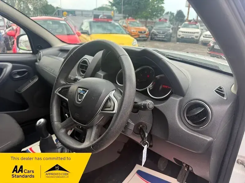 Used Dacia Duster Ambiance 114 HP (83 kW) 2018 White SUV