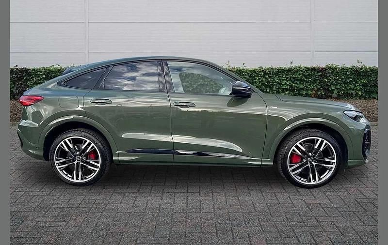 Used Audi Q5 Sportback Advanced 200 HP (147 kW) 2025 Green SUV