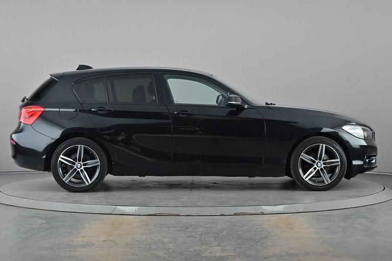Used BMW 118 Sport Line 136 HP (100 kW) 2019 Black Hatchback