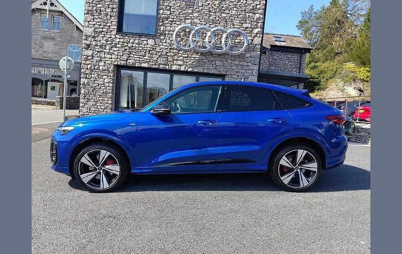 Used Audi Q5 Comfort 200 HP (147 kW) 2026 Blue SUV