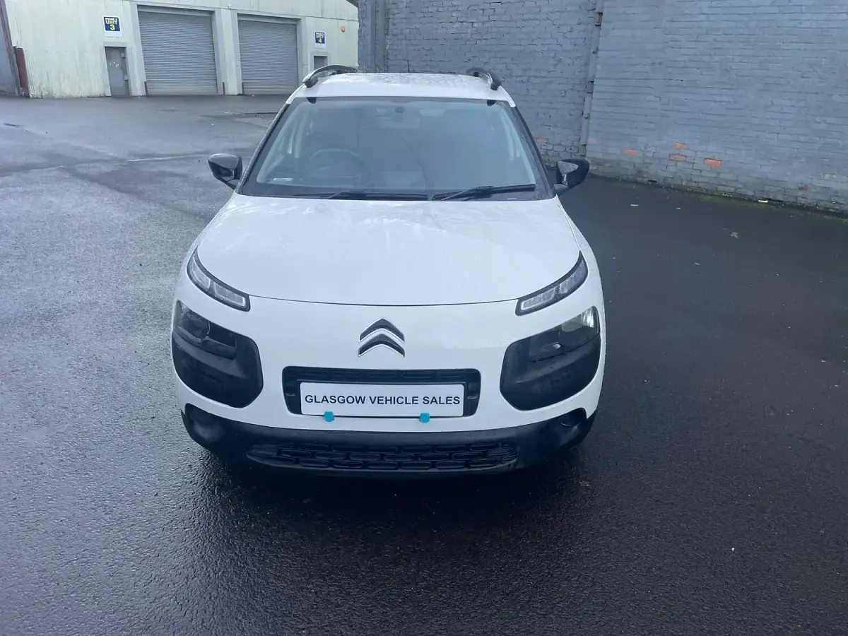 Used Citroën C4 Cactus Feel 100 HP (73 kW) 2015 White Hatchback