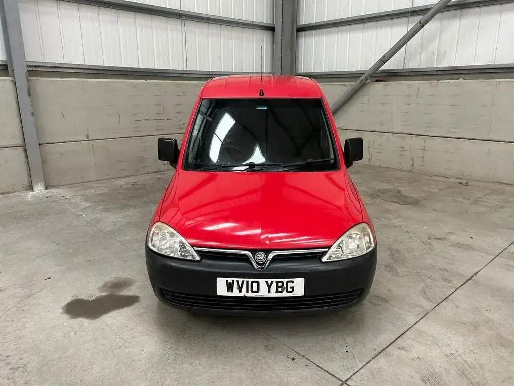 Used Vauxhall Combo 75 HP (55 kW) 2010 Red MPV