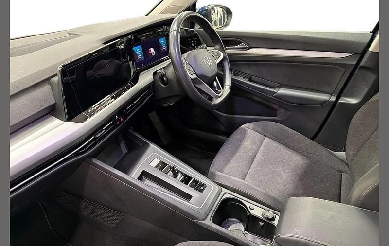 Usado VW Golf VIII Life 147 HP (108 kW) 2024 Azul Citadino