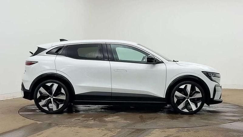 Begagnad Renault Megane E-Tech Techno 160 kW (218 HK) 2023 Halvkombi
