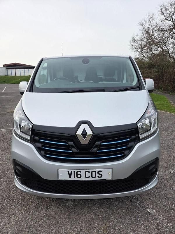 Used Renault Trafic 2018 Silver MPV