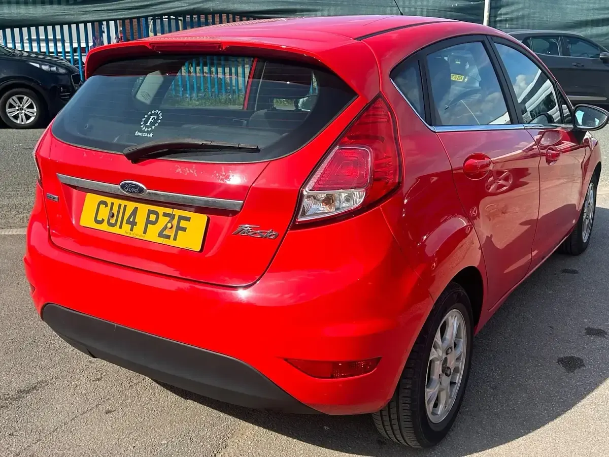 Used Ford Fiesta Zetec 95 HP (69 kW) 2014 Red Hatchback
