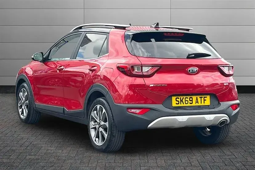 Used Kia Stonic 118 HP (86 kW) 2019 Blaze red with black roof SUV