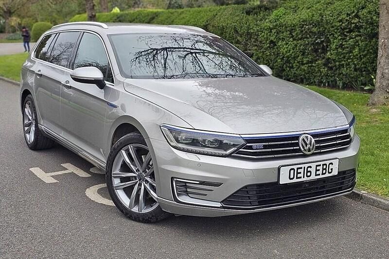 Used VW Passat GTE 218 HP (160 kW) 2016 Silver Estate