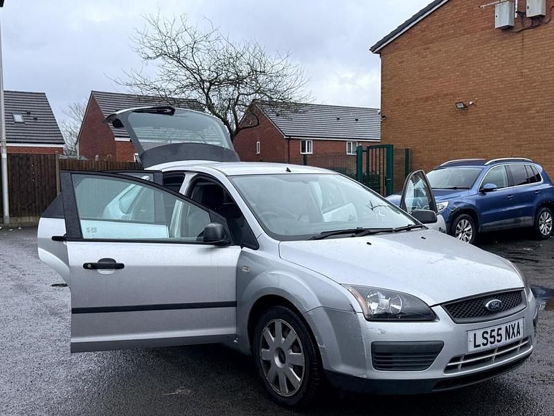 Used Ford Focus 100 HP (73 kW) 2006 Silver Hatchback