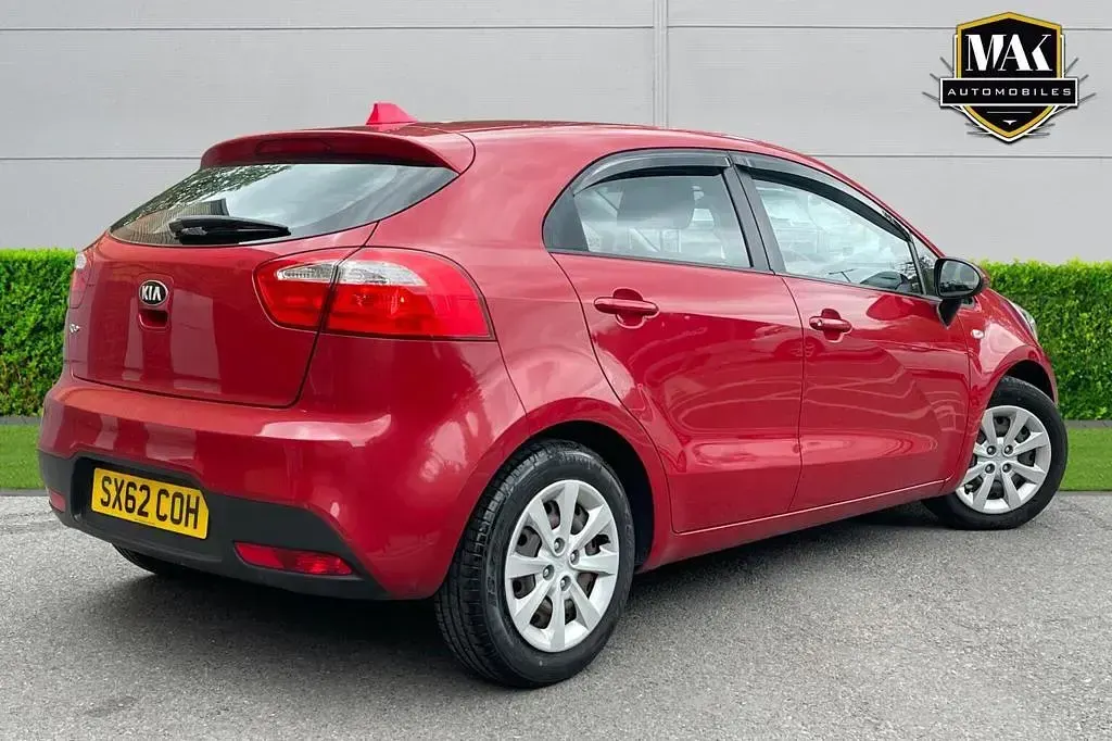 Used Kia Rio 84 HP (61 kW) 2012 Red Hatchback