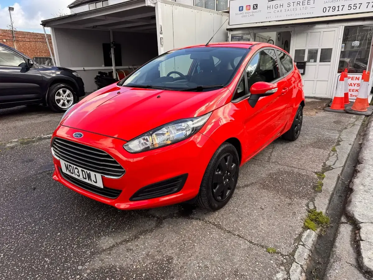 Used Ford Fiesta Style 82 HP (60 kW) 2013 Red Hatchback