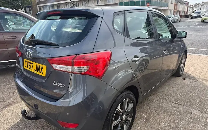 Used Hyundai ix20 SE 90 HP (66 kW) 2017 Grey Hatchback
