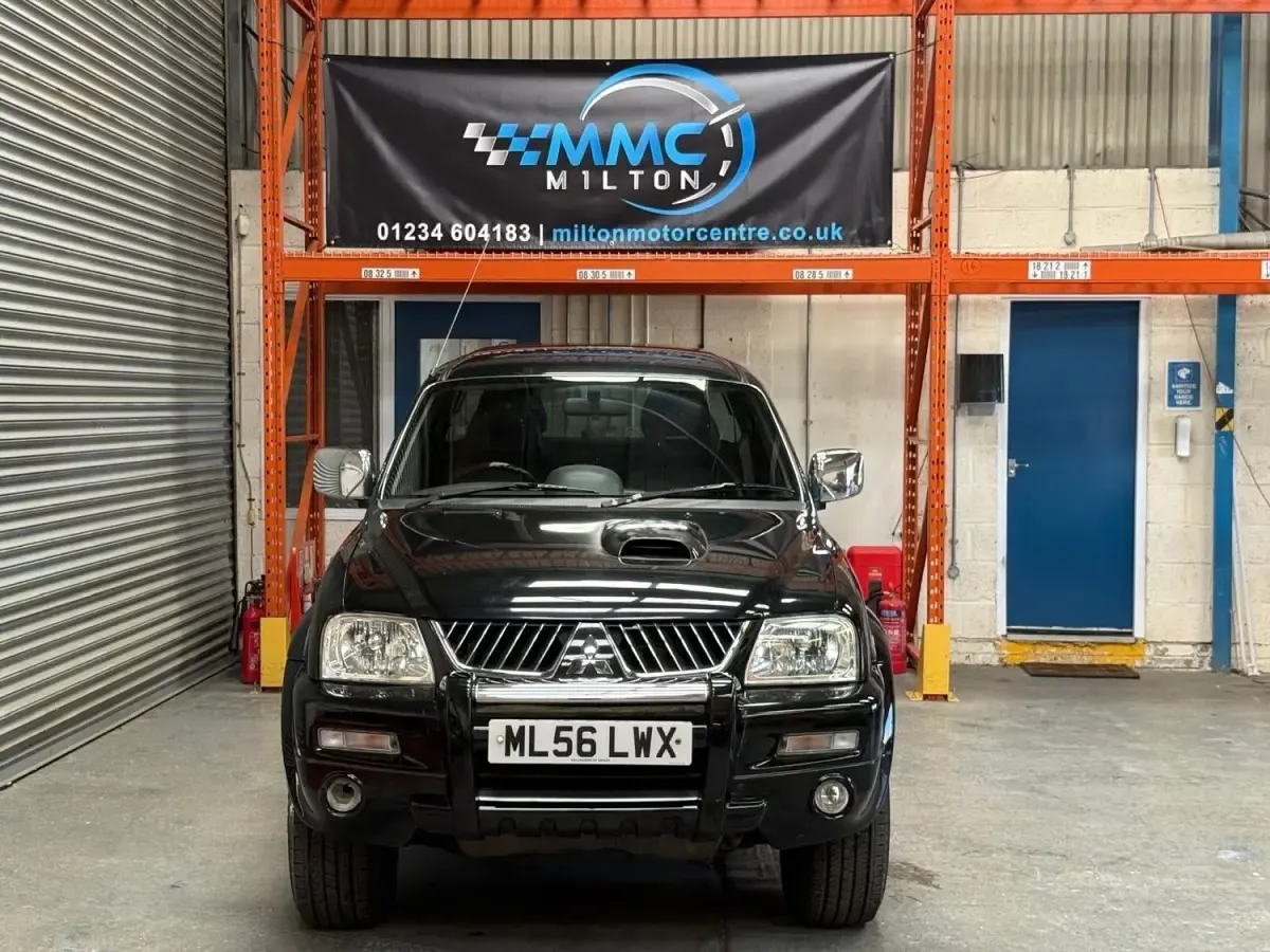 Usado Mitsubishi L200 Warrior 113 HP (83 kW) 2006 Preto Pickup