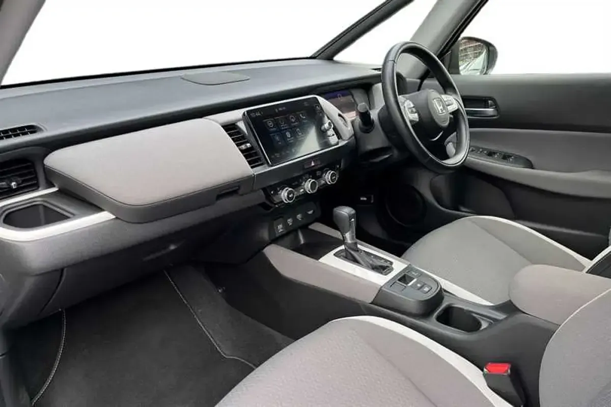 Used Honda Jazz Hybrid 109 HP (80 kW) 2021 White Hatchback