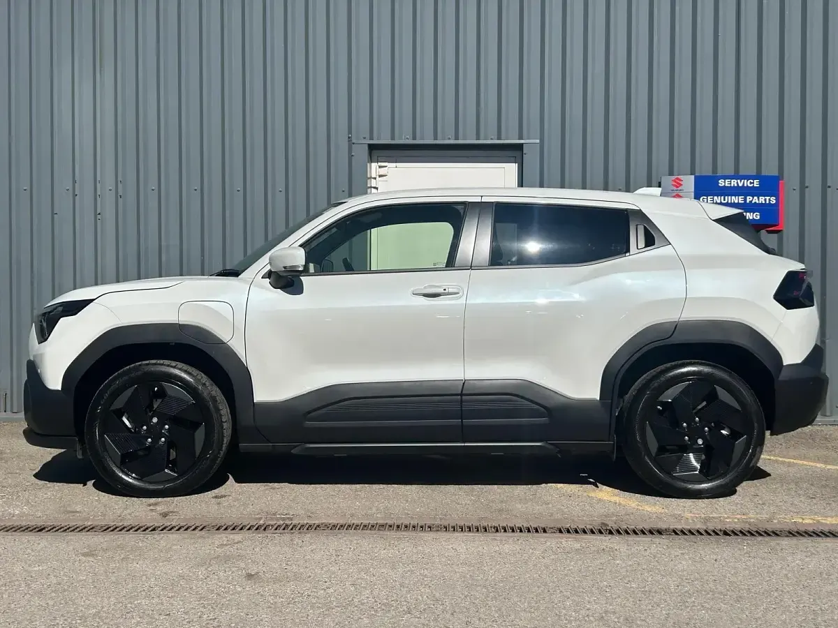 New Suzuki e-Vitara 127 kW (174 HP) 2025 White SUV
