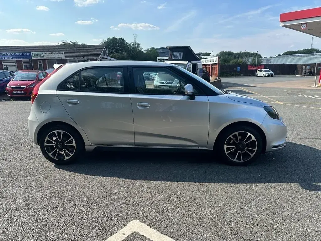 Used MG MG3 106 HP (77 kW) 2016 Silver Hatchback