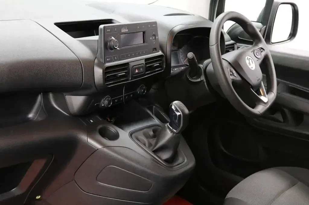 Gebraucht Vauxhall Combo Sportive 100 PS (73 kW) 2020 Weiß Van / Kleinbus