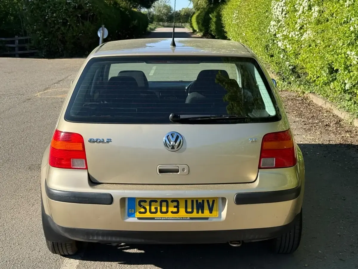 Usado VW Golf IV Match 2003 Dourado Citadino
