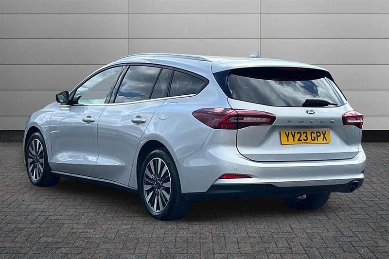 Usado Ford Focus Titanium X 125 CV (91 kW) 2023 Plateado Familiar