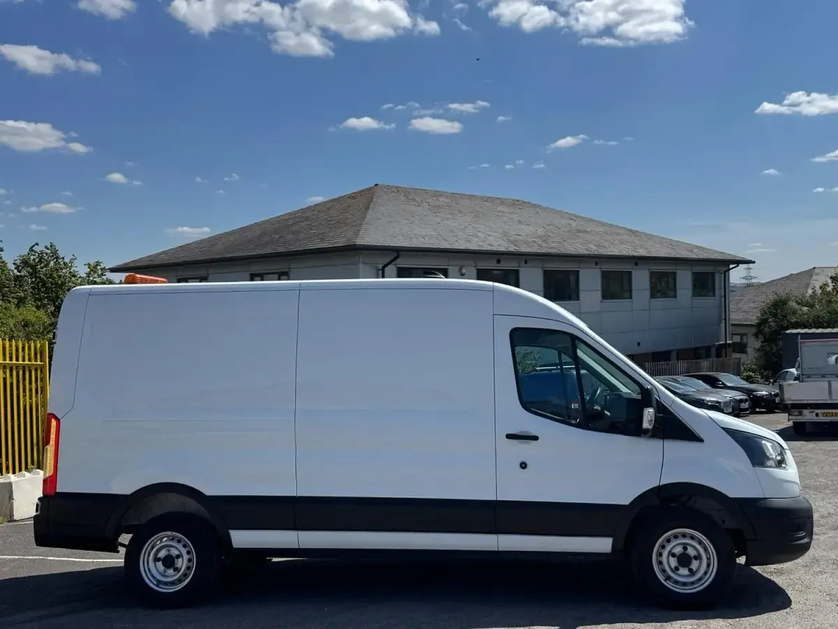 Used Ford Transit S 105 HP (77 kW) 2022 White Van