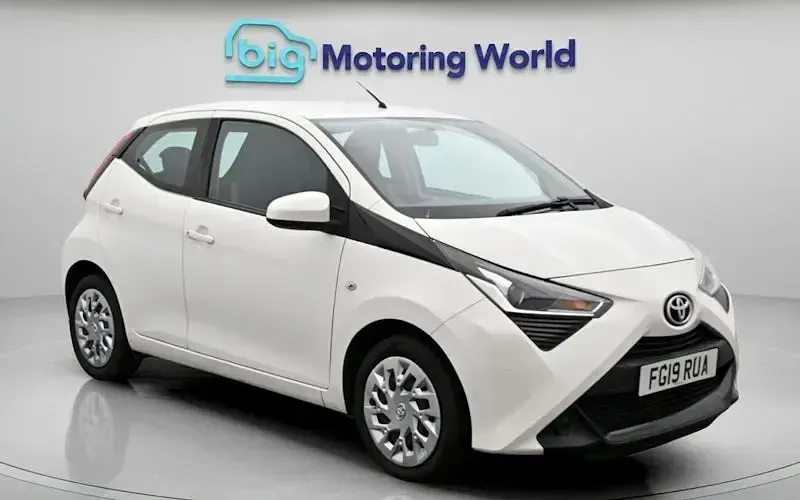 Used Toyota Aygo X-play 72 HP (52 kW) 2019 Hatchback
