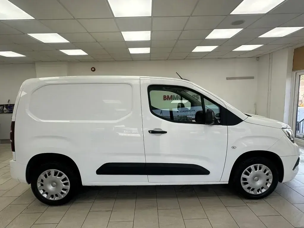 Used Vauxhall Combo Sportive 2019 White MPV