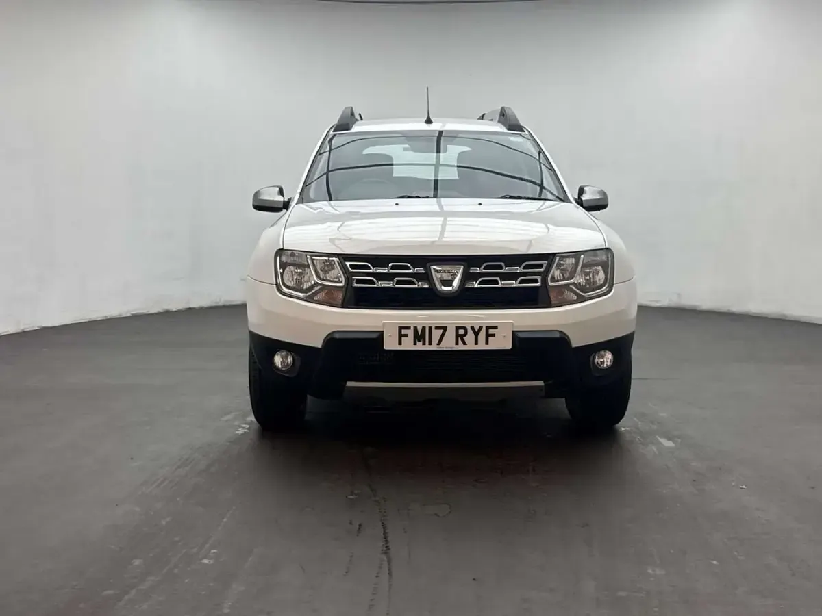 Used Dacia Duster Lauréate 125 HP (91 kW) 2017 White SUV