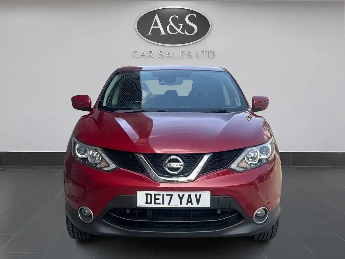 Used Nissan Qashqai Acenta 110 HP (80 kW) 2017 Red SUV
