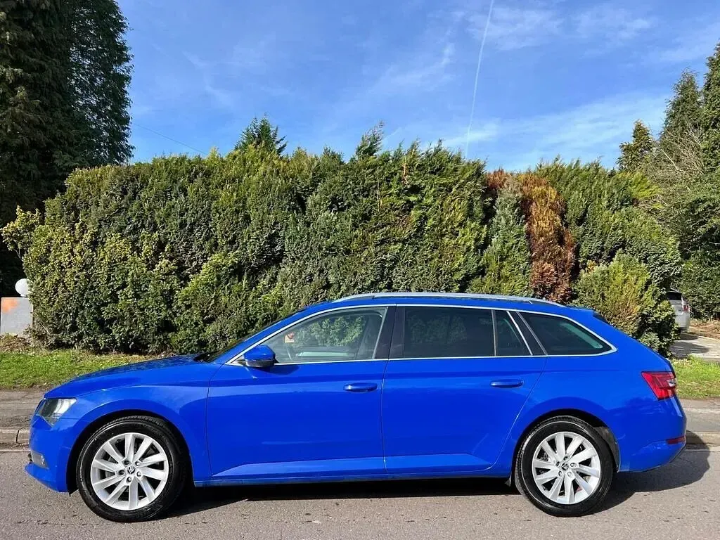 Used Skoda Superb SE Technology 150 HP (110 kW) 2019 Blue Estate