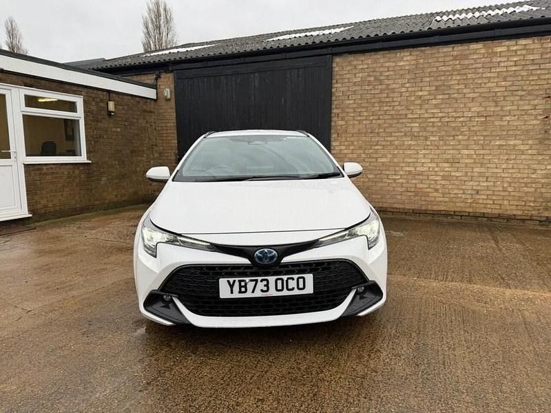 Używany Toyota Corolla 140 KM (102 kW) 2023 Biały Van