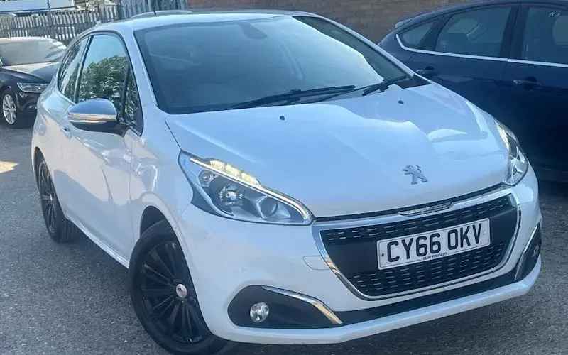 Used Peugeot 208 Allure 82 HP (60 kW) 2016 Hatchback