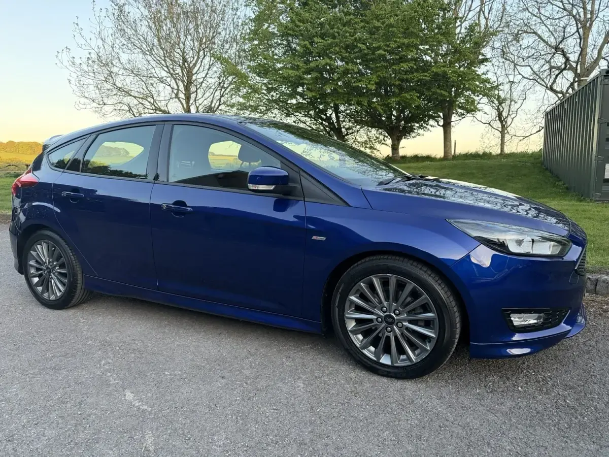 Usado Ford Focus ST-Line 140 HP (102 kW) 2018 Azul Citadino