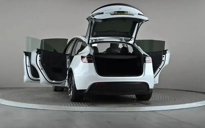 Used Tesla Model Y Performance 392 kW (534 HP) 2023 White SUV