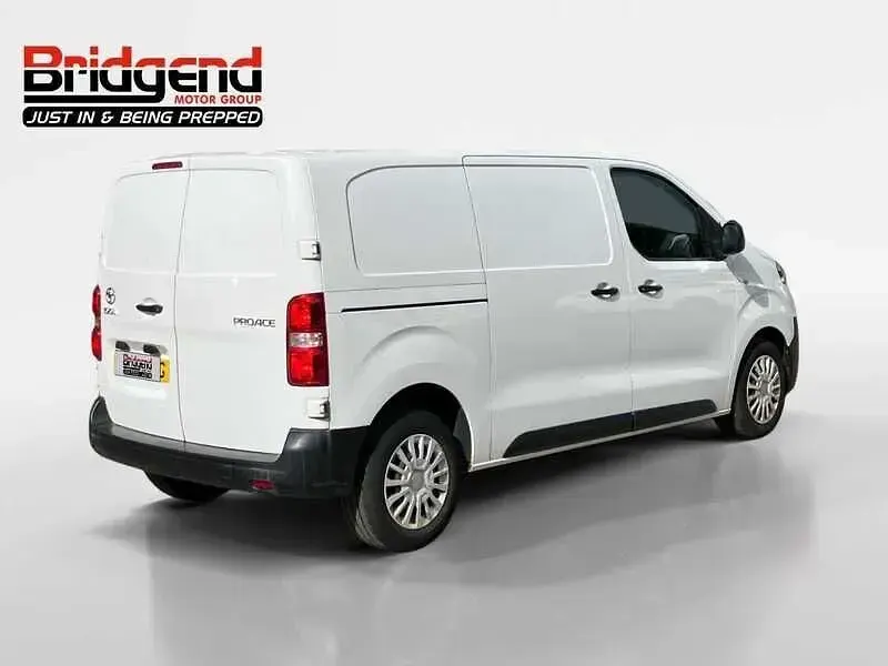 Used Toyota Proace 120 HP (88 kW) 2020 White MPV