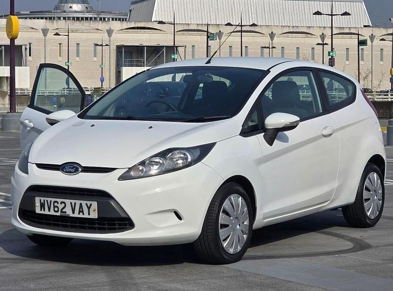 Used Ford Fiesta Zetec 2013 White Hatchback
