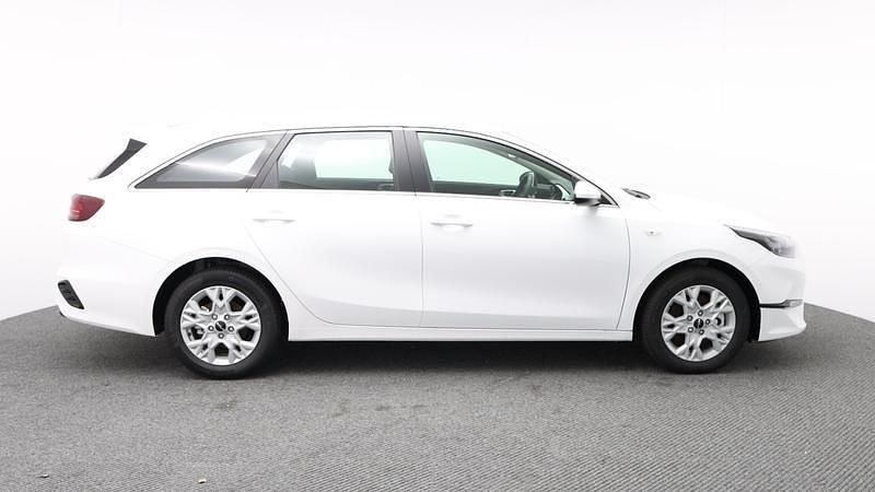 New Kia Ceed 138 HP (101 kW) 2025 Fusion white Hatchback