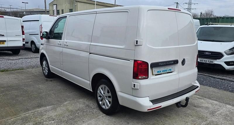 Second-hand VW Transporter Highline 150 CP (110 kW) 2022 Alb Van