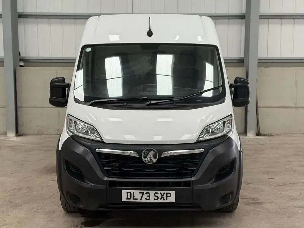 Second-hand Vauxhall Movano 140 CP (102 kW) 2023 Alb
