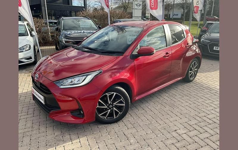 Used Toyota Yaris Hybrid Design 113 HP (83 kW) 2024 Red Hatchback