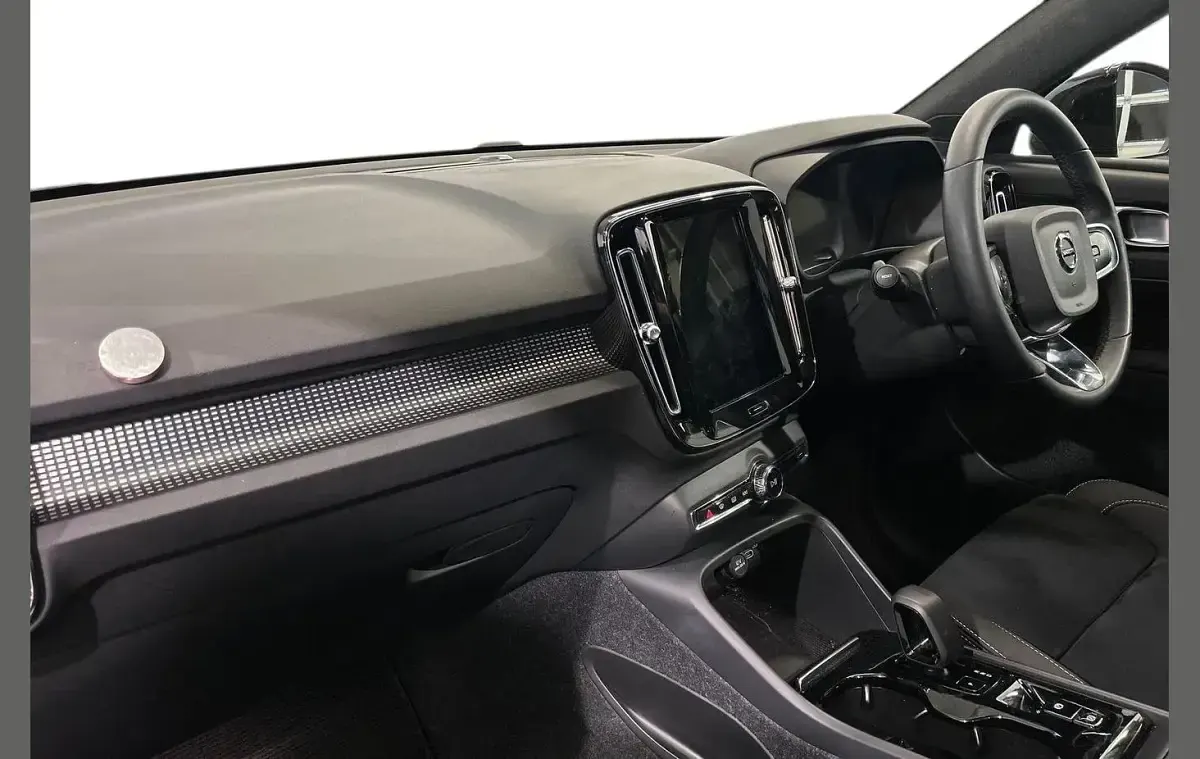 Used Volvo XC40 Plus 161 HP (118 kW) 2024 Black SUV