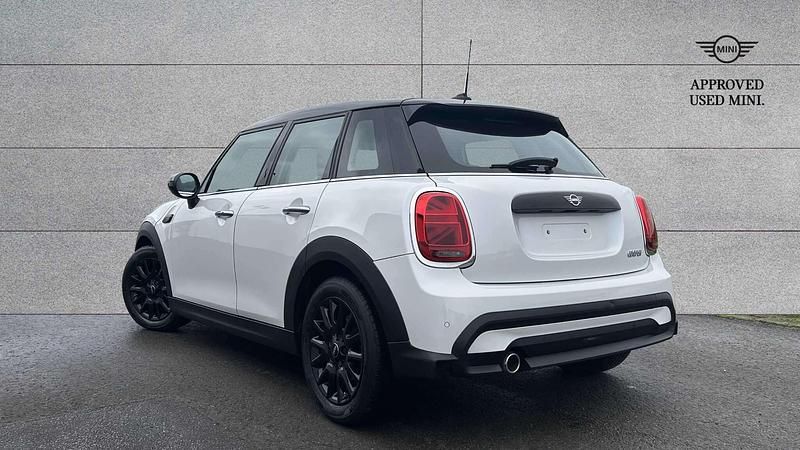 Used Mini Cooper Classic 134 HP (98 kW) 2024 White Hatchback