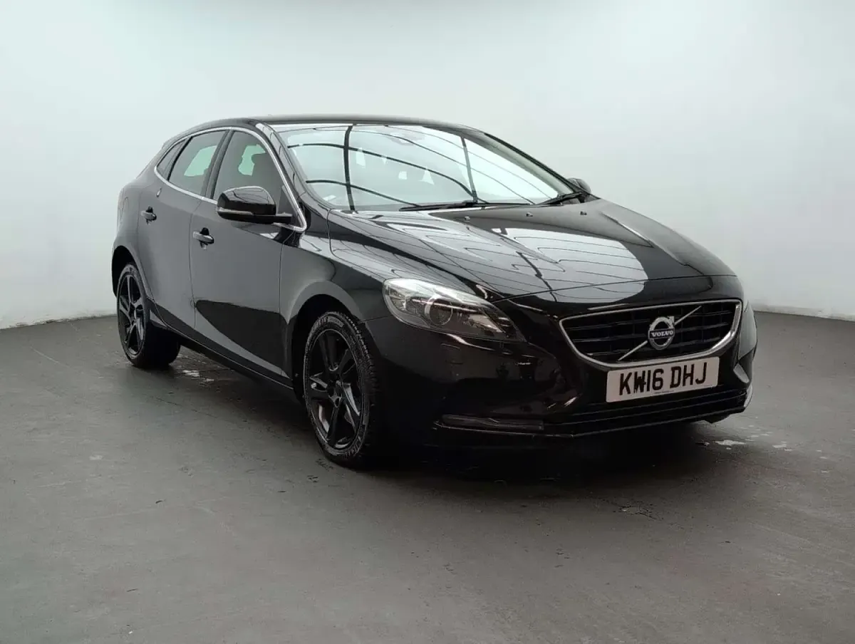 Used Volvo V40 SE Lux 120 HP (88 kW) 2016 Black Hatchback