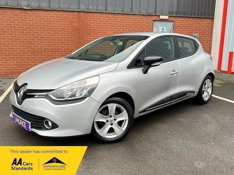 Used Renault Clio IV Dynamique 75 HP (55 kW) 2015 Silver Hatchback